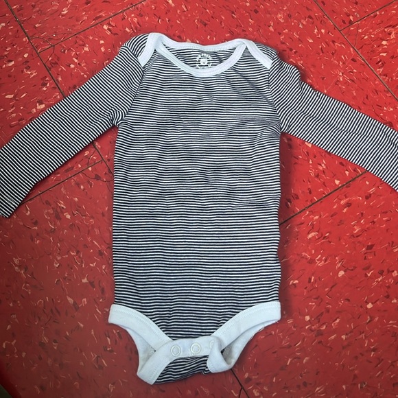 Lot of 0-3 month clothes - Picture 9 of 14
